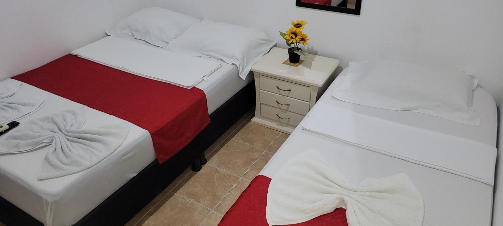 Hostal Villa Del Rio Las Brisas Villavieja Exteriör bild