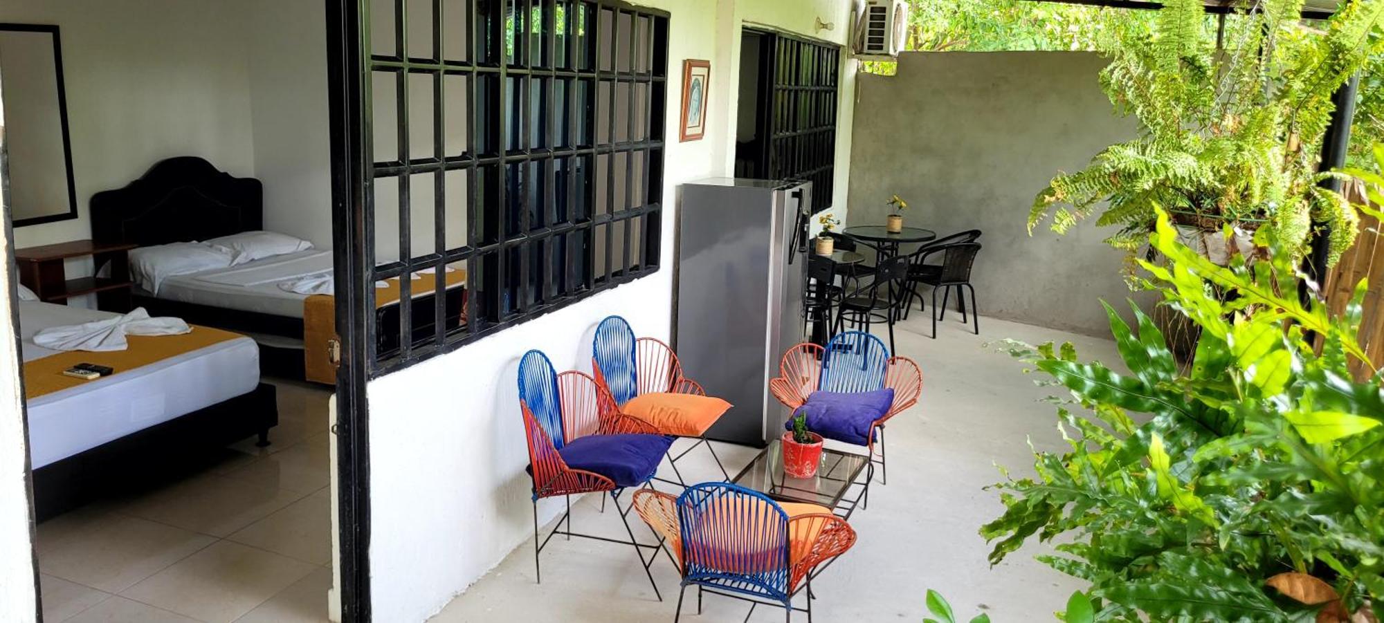 Hostal Villa Del Rio Las Brisas Villavieja Exteriör bild
