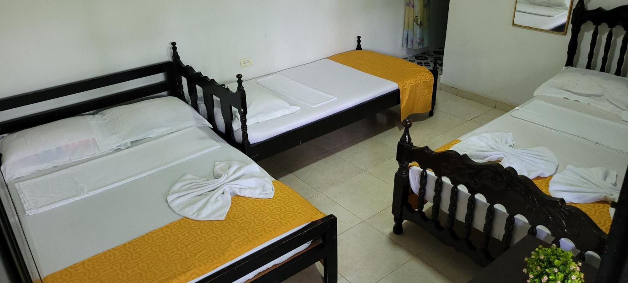 Hostal Villa Del Rio Las Brisas Villavieja Exteriör bild