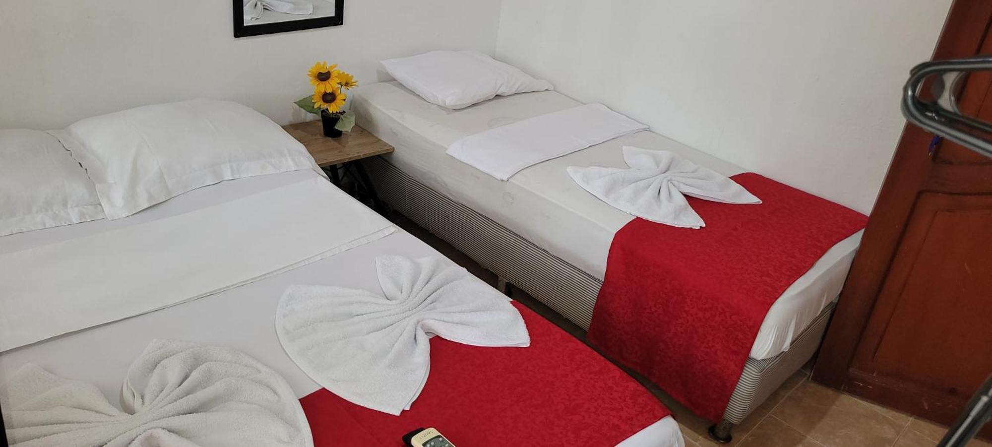Hostal Villa Del Rio Las Brisas Villavieja Exteriör bild